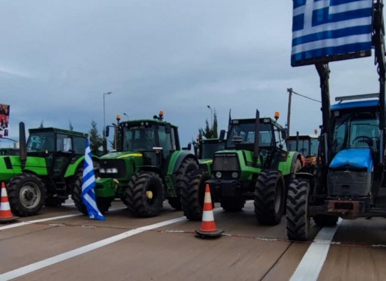Αγρότες: μπλόκο στα διόδια Αγγελοκάστρου. Τι λένε Γ. Καρναβιάς και Β. Τσέλιος VIDEO FOTO