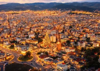 Το Αγρίνιο στα γιορτινά του – Εντυπωσιακό χριστουγεννιάτικο βίντεο Δεκεμβρίου 2025