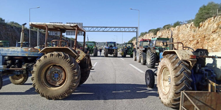 Κλιμάκωση κινητοποιήσεων στη Βόνιτσα – Κλείσιμο Αμβρακίας Οδού από αγρότες