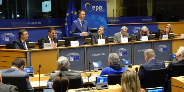 Η Ελλάδα στο επίκεντρο: Εκδήλωση για την Ελληνική Οικονομία στο Ευρωπαϊκό Κοινοβούλιο – Παρουσία Τζιτζικώστα, Αυτιά και κορυφαίων στελεχών