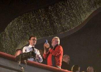 Ποιος έσπευσε να δώσει το παρόν στην παρουσίαση της ΙΘΑΚΗΣ του Αλέξη Τσίπρα;