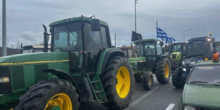 Αγρότες Αιτωλοακαρνανίας σε κινητοποιήσεις – Κλείσιμο Ιόνιας Οδού στο Αγγελόκαστρο