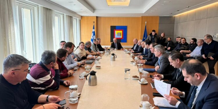 Συνάντηση εκπροσώπων αγροτών με την κυβέρνηση για ζητήματα ΑΤΑΚ και ΚΑΕΚ