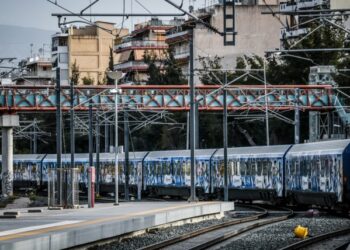 Κυρώθηκε η νέα συμφωνία με τη Hellenic Train – Επενδύσεις 420 εκατ. ευρώ, νέα τρένα και αυστηρές ρήτρες