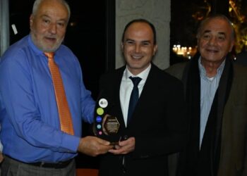 Αιγιάλεια: Η Ομοσπονδία Συλλόγων τίμησε τον Λάμπρο Δημητρογιάννη