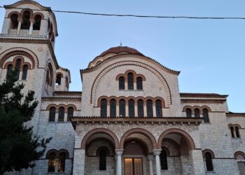 Αγρίνιο: Καταδίκη βανδαλισμού στους κίονες της Μητρόπολης Αγρινίου