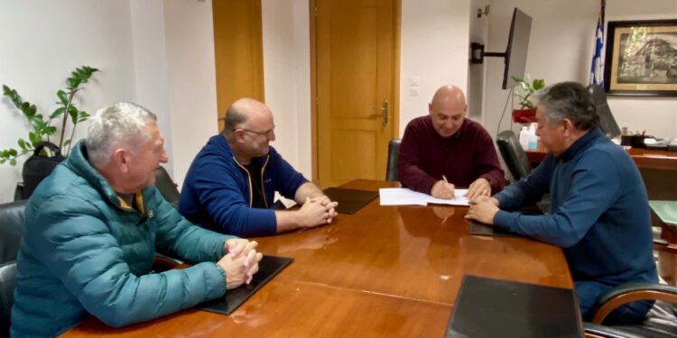 Εργα οδοποιίας και αναπλάσεων στις κοινότητες της Ναυπάκτου