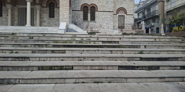 Αποκλειστικό: Βίντεο ντοκουμέντο δείχνει φωτιά και καταστροφές λίγα μέτρα από τον Ι.Ν. Ζωοδόχου Πηγής. Τι κάνει ο Δήμος Αγρινίου; video foto