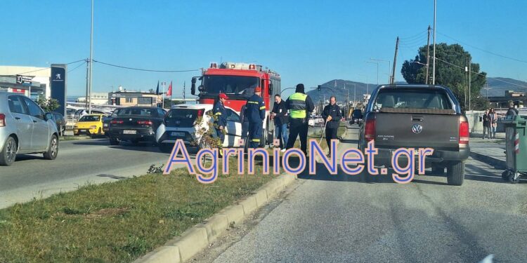 Αγρίνιο: Τούμπα αυτοκινήτου μετά από σύγκρουση σε παράδρομο – Ελαφρά τραυματίας 52χρονη