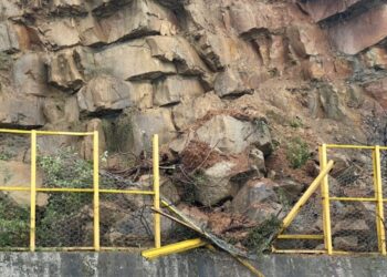 Επανήλθε η κυκλοφορία στο Μακρυνόρος μετά την κατολίσθηση