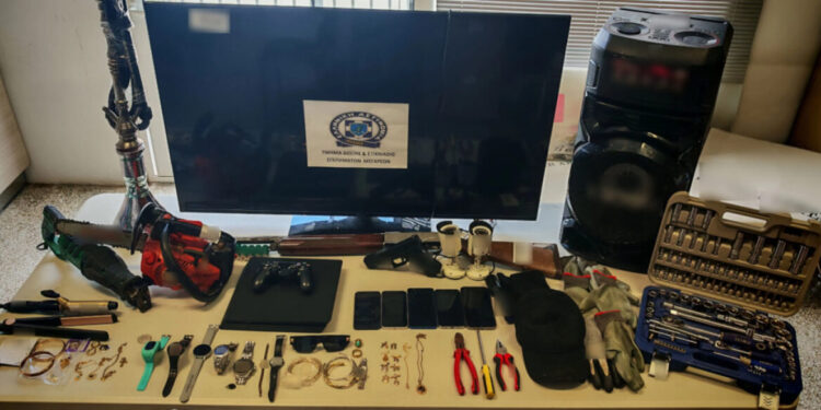 Εξάρθρωση σπείρας με 36 κλοπές και 2 ληστείες σε Αγρίνιο και Αιγιάλεια – Πέντε συλλήψεις από την Ελληνική Αστυνομία