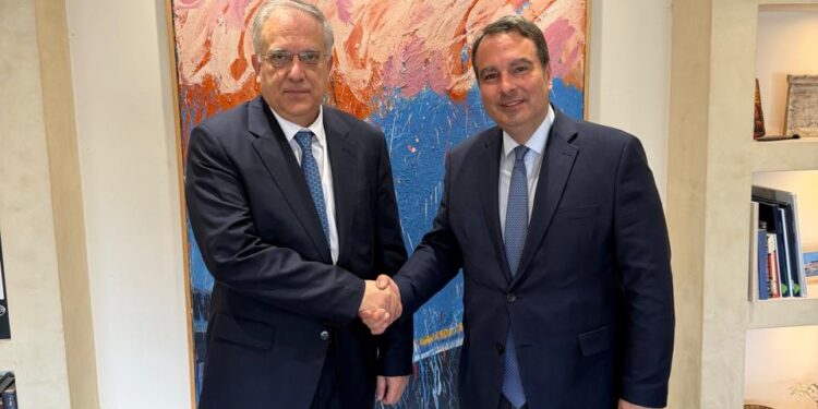 Συνάντηση του Θανάση Παπαθανάση με τον Υπουργό Ανάπτυξης Τάκη Θεοδωρικάκο για την ακρίβεια και τη στήριξη της κοινωνίας
