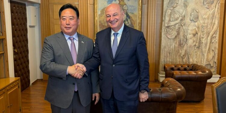 Συνάντηση του Υπουργού Αγροτικής Ανάπτυξης και Τροφίμων, Κώστα Τσιάρα με τον Πρόεδρο της Επιτροπής Γεωργίας, Τροφίμων, Αγροτικών Υποθέσεων, Ωκεανών και Αλιείας της Εθνοσυνέλευσης της Δημοκρατίας της Κορέας, EohKiy-ku