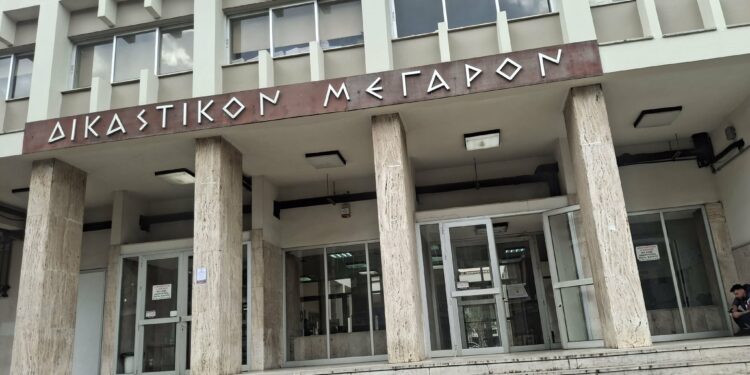 Δικαστικοί υπάλληλοι Αγρινίου διεκδικούν 15λεπτα διαλείμματα μπροστά στους υπολογιστές