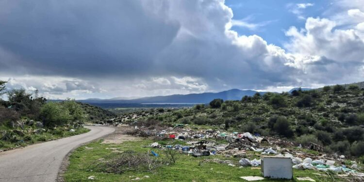 Σκουπίδια στον δρόμο, «καθαριότητα» στο Facebook – Το Αγρίνιο της 20ής θέσης