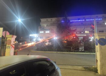 Φωτιά στην Καρδιολογική Κλινική του Νοσοκομείου Μεσολογγίου – Εκκενώθηκε ο τρίτος όροφος, μεταφέρθηκαν ασθενείς στα Επείγοντα  foto