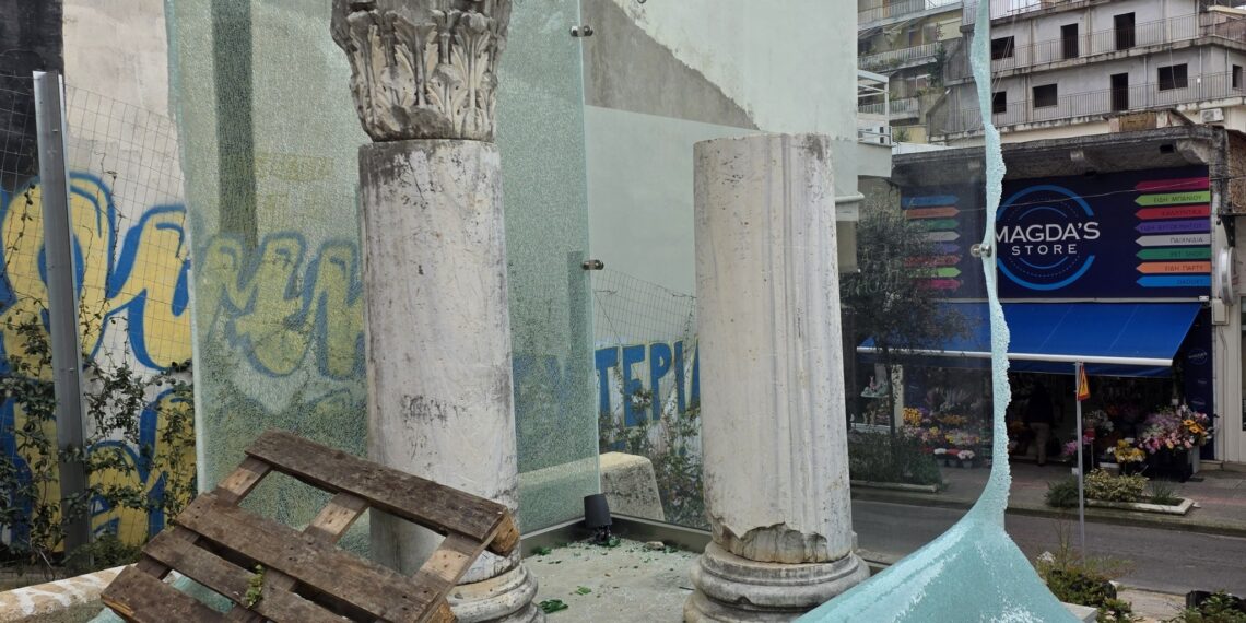 Αγρίνιο:  Οι παραβάτες σπάνε, ο δήμος και η αστυνομία τι κάνουν;