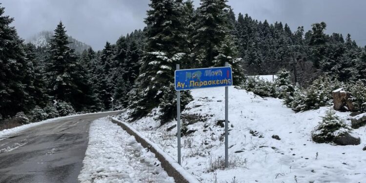 Σφοδρή χιονόπτωση στα ορεινά της Αιτωλοακαρνανίας – Σε επιφυλακή τα συνεργεία της Περιφέρειας