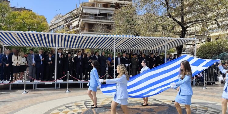 Αγρίνιο: Με περηφάνια η μαθητική παρέλαση της 25ης Μαρτίου