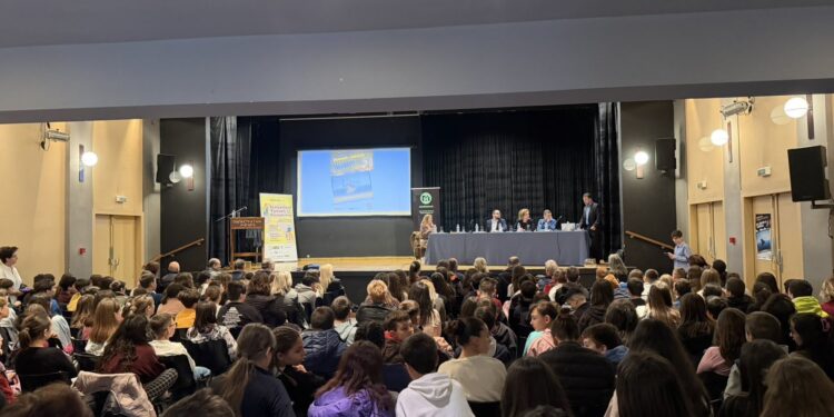 Μεγάλη συμμετοχή μαθητών στην ημερίδα για τον Ψηφιακό Εθισμό και το Dark Web στο Αγρίνιο