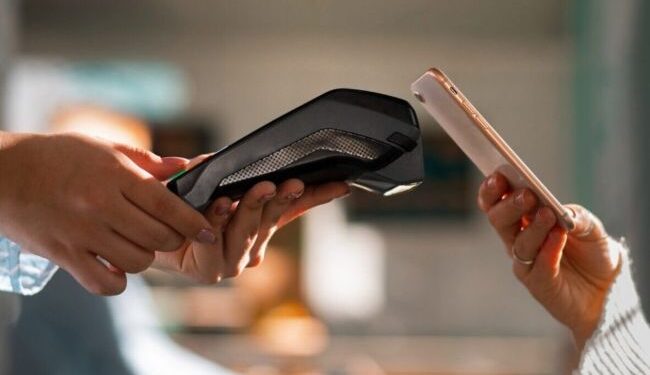 ΣΕΕΔΑ: Νέες χρεώσεις στη χρήση των POS έρχονται για τις επιχειρήσεις της Αγοράς 