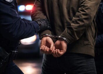 Θέρμο: Ένοπλη εισβολή σε σπίτι επιχειρηματία – Σε λίγες ώρες στα χέρια της ΕΛ.ΑΣ. οι τέσσερις δράστες και μια γυναίκα