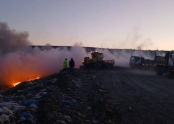 Υπό έλεγχο η πυρκαγιά στον ΧΥΤΑ Αγρινίου – Ολονύκτια μάχη με τις φλόγες