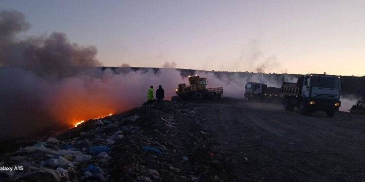 Υπό έλεγχο η πυρκαγιά στον ΧΥΤΑ Αγρινίου – Ολονύκτια μάχη με τις φλόγες