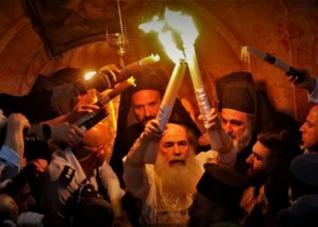 Μεταφορά Αγίου Φωτός στην Ι. Μ. Αιτωλοακαρνανίας 