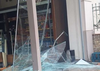 Ανεξέλεγκτο Ι.Χ. εισέβαλε σε φούρνο στο Αγρίνιο – Σημαντικές ζημιές, χωρίς τραυματισμούς