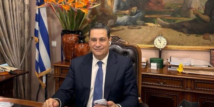 Δήμος Αγρινίου: Αιχμές για σχέδιο διάλυσης της παράταξης και παιχνίδια υστεροφημίας του δημάρχου Γάκια