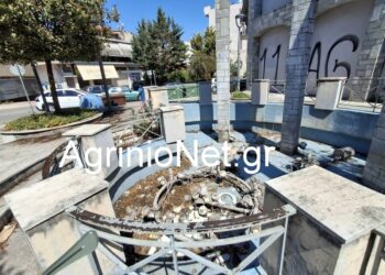 Αγρίνιο: Εικόνα εγκατάλειψης στην πλατεία «Τρία Φανάρια» – Σκουπίδια, σπασμένα μάρμαρα και πλήρης αδιαφορία VIDEO FOTO