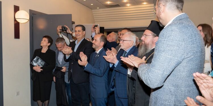 Τίμησαν τη μνήμη του Νίκου Γράψα στο Αγρίνιο με ονοματοδοσία αίθουσας στο Παπαστράτειο Μέγαρο