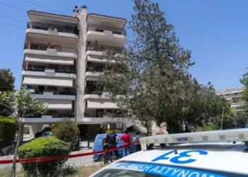 Ηλιούπολη: «Είδα τις δύο κοπέλες στο πάτωμα μέσα στα αίματα, μιλούσα στην μία, έβγαζε επιφωνήματα», περιγράφει γειτόνισσα