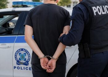 Σύλληψη 16χρονου  για κλοπή χρημάτων από συμμαθητή του σε σχολική εκδρομή