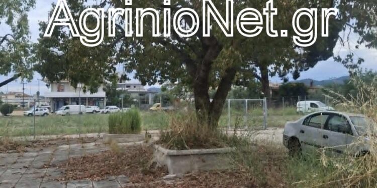 Πλατεία Μακρυγιάννη στο τέρμα της Χαριλάου Τρικούπη: Για τον Δήμο Αγρινίου υπάρχουν μόνο οι βιτρίνες;