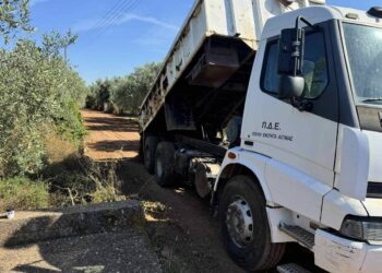 Μηχανήματα της Περιφέρειας για τη συντήρηση αγροτικών δρόμων στον Δήμο Αγρινίου