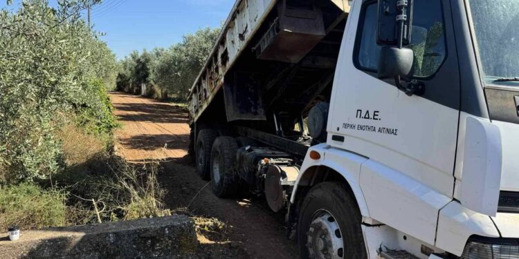 Μηχανήματα της Περιφέρειας για τη συντήρηση αγροτικών δρόμων στον Δήμο Αγρινίου
