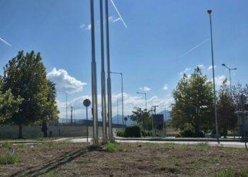 Κουίζ: Σε ποιο δημόσιο κτήριο του Αγρινίου κυματίζει σχισμένη η Ελληνική σημαία; VIDEO