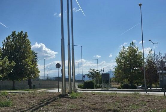 Κουίζ: Σε ποιο δημόσιο κτήριο του Αγρινίου κυματίζει σχισμένη η Ελληνική σημαία; VIDEO