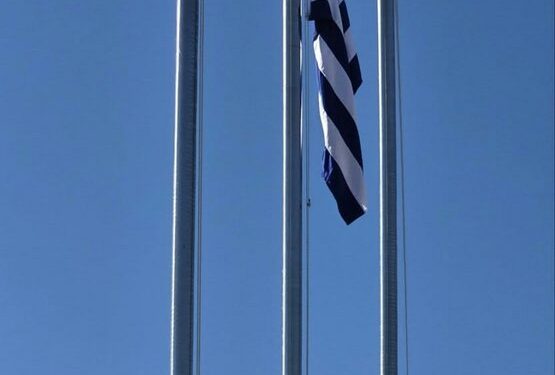 Φοβερά αντανακλαστικά: Άλλαξε η σημαία στο Νοσοκομείο Αγρινίου