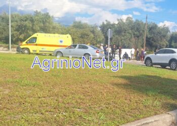 Αγρίνιο: Τροχαίο με μηχανή και ΙΧ στον κόμβο του Νοσοκομείου
